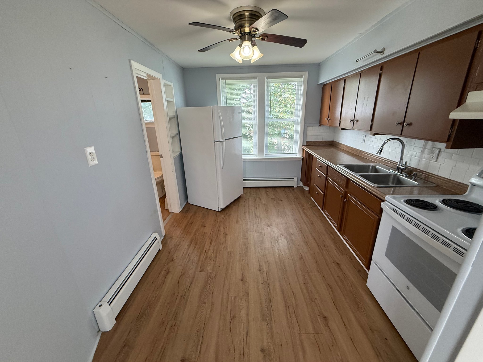 Fall River Apartment: 85 California St