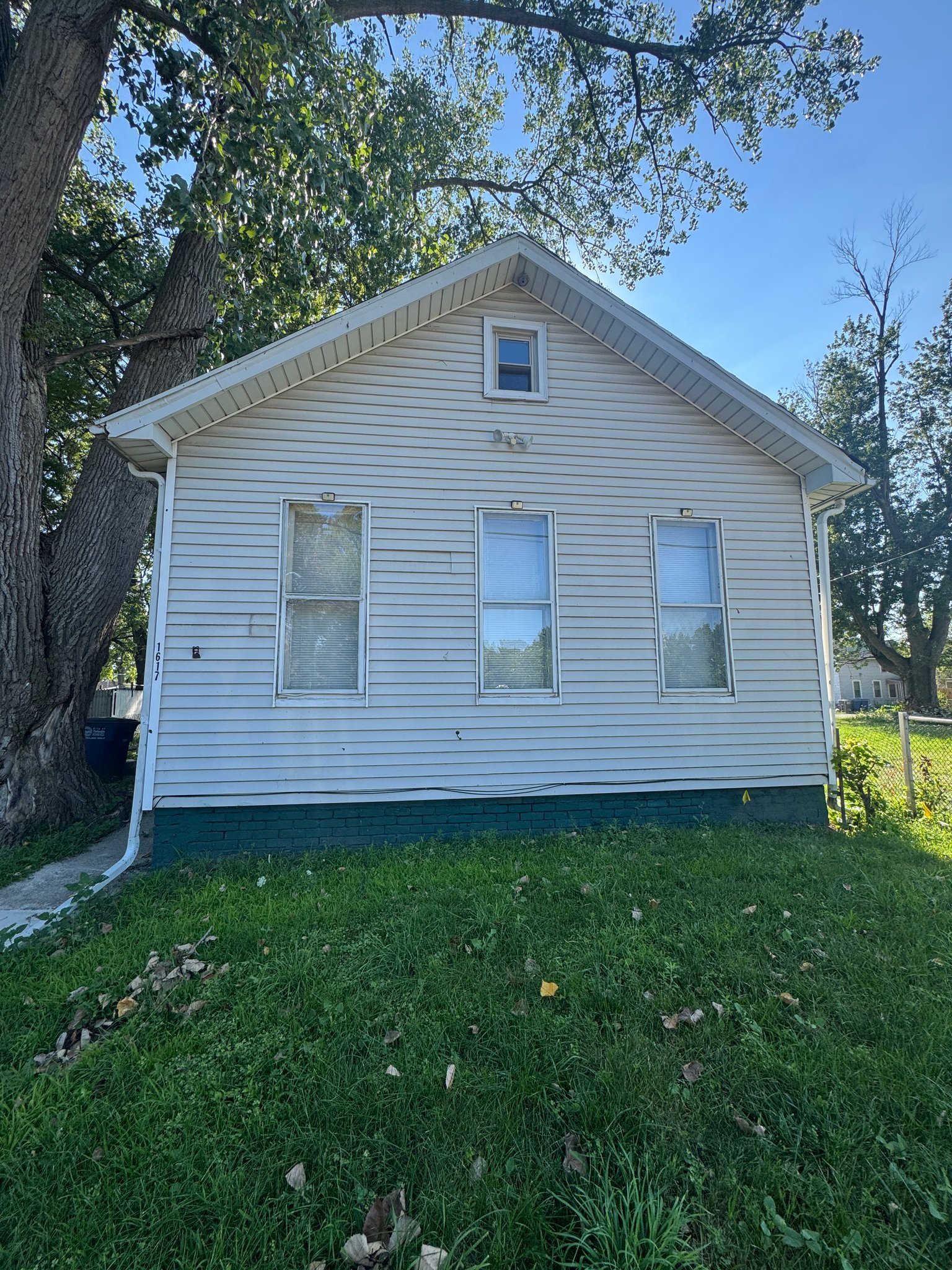 Toledo House: 1617 Mulberry St.