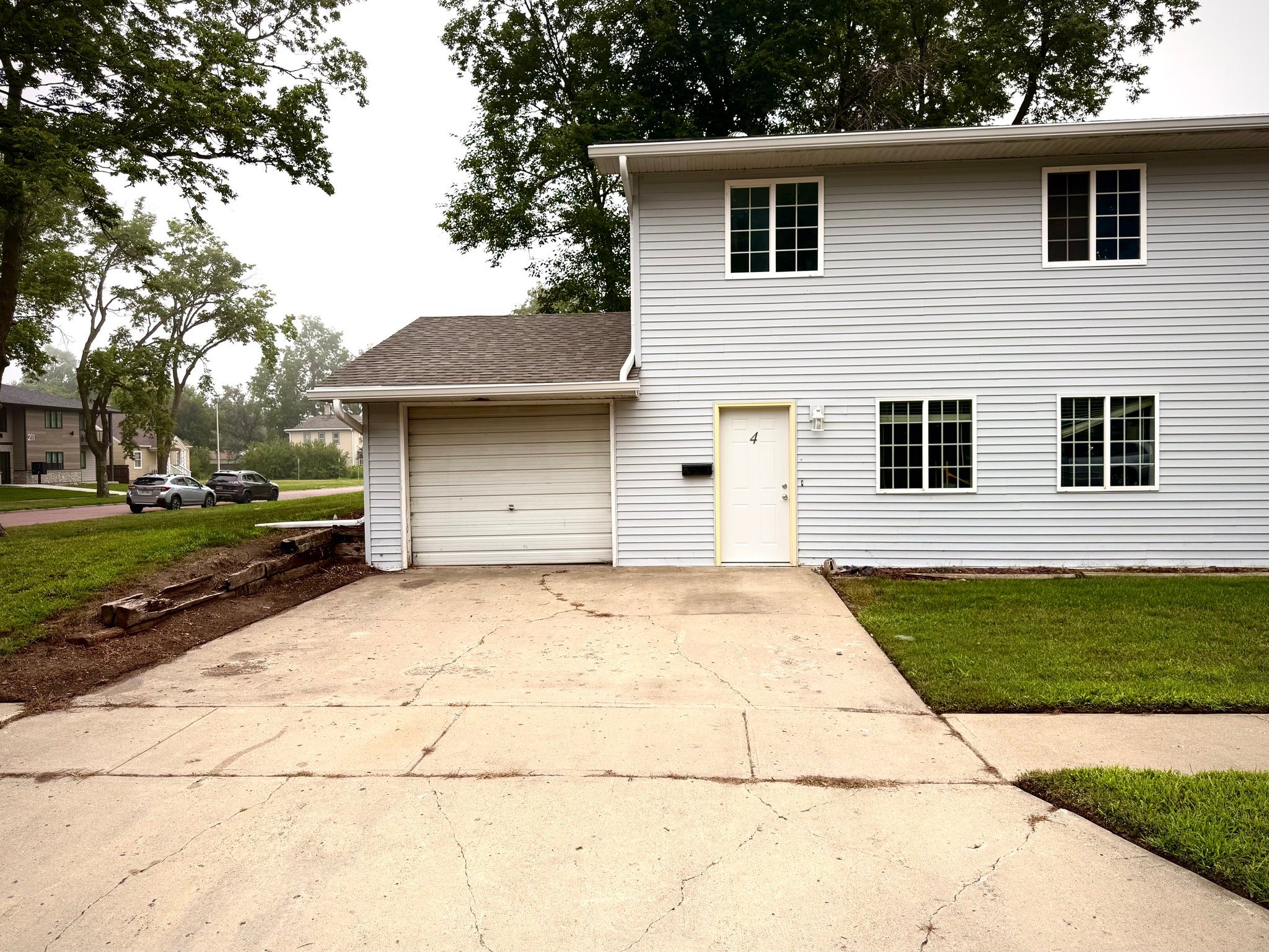 Vermillion Townhome: 4 W Clark St