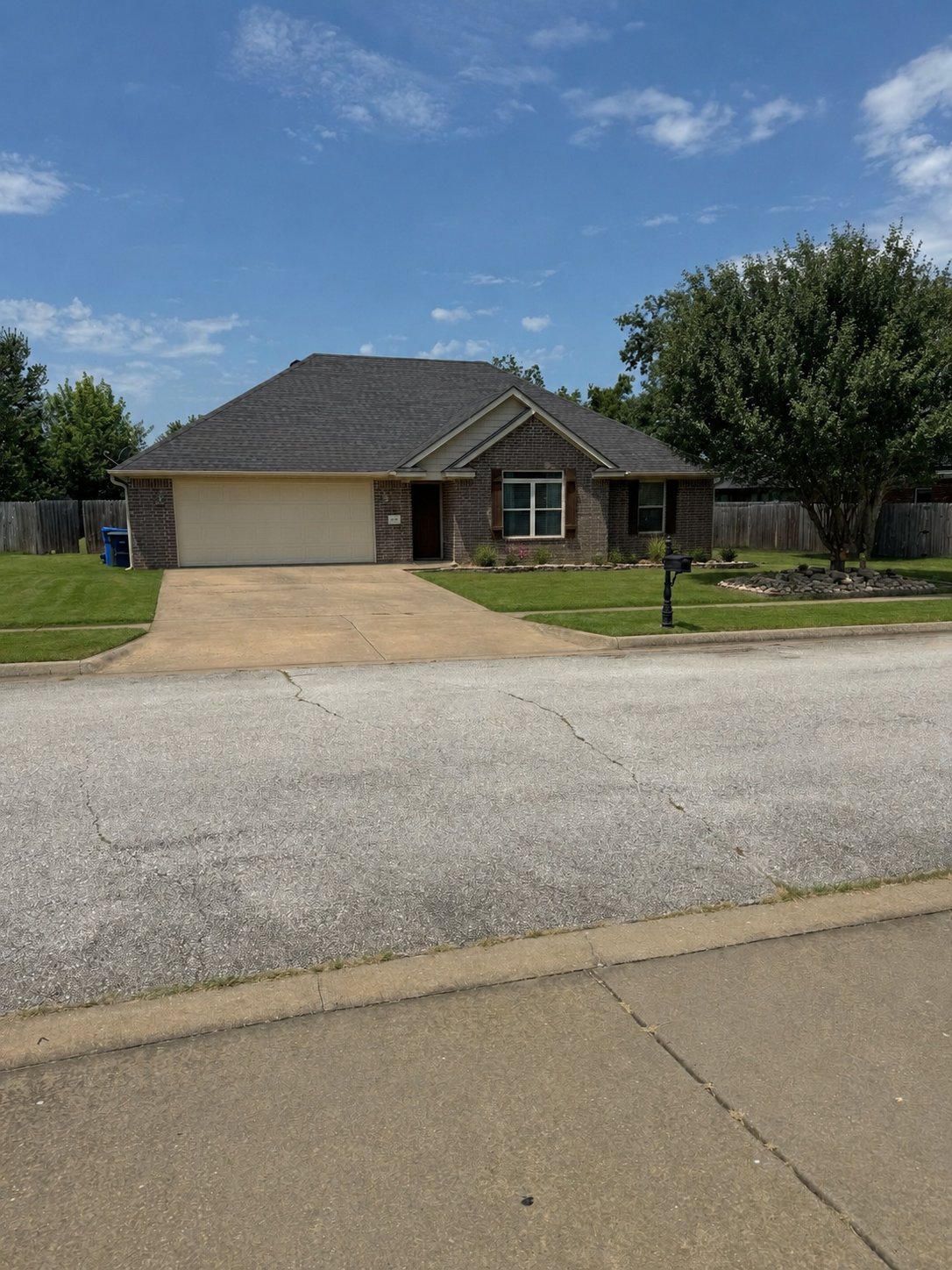 Fayetteville House: 489 N Drewrys Bluff Dr
