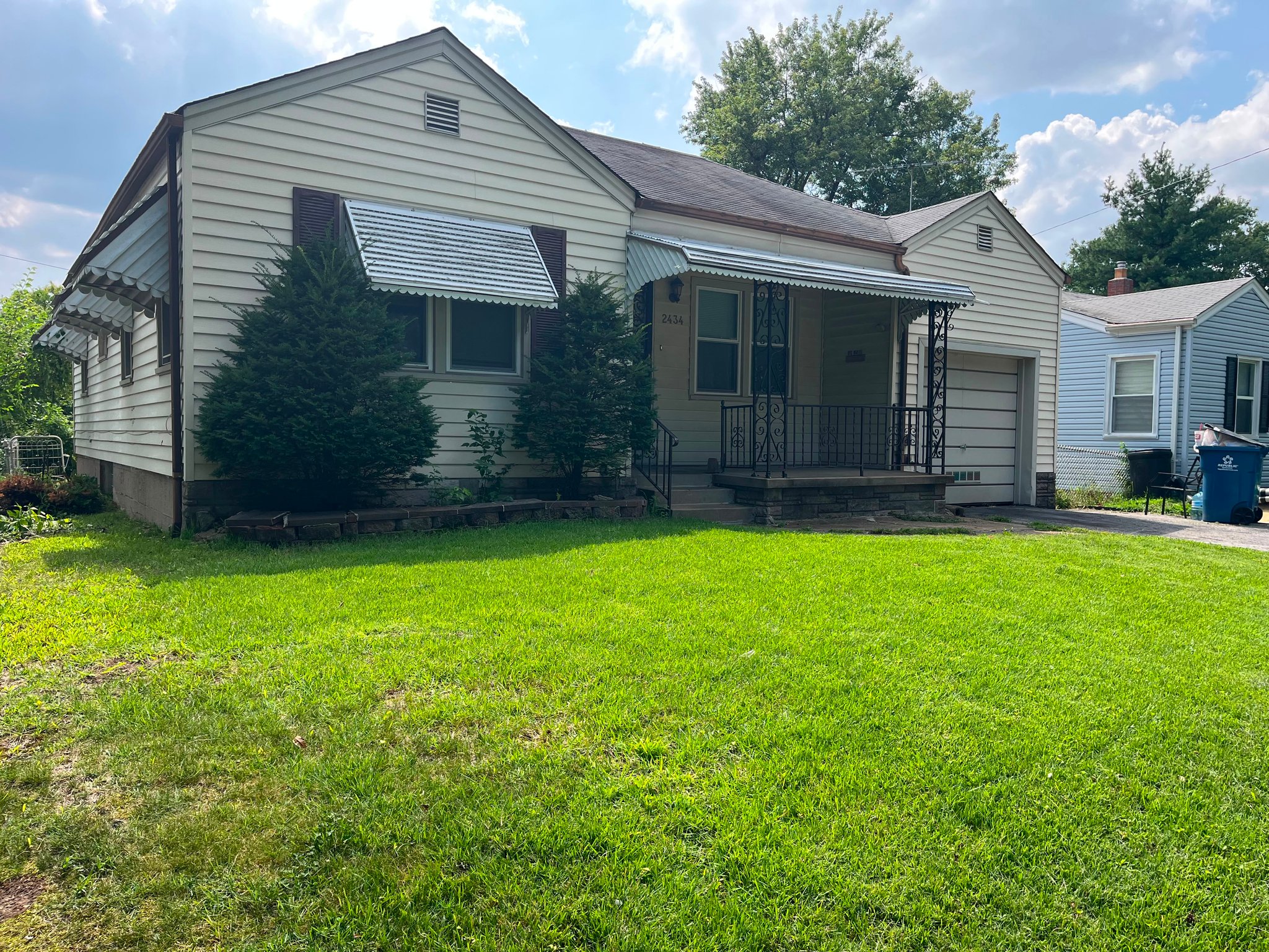 SAINT LOUIS House: 2434 AKINS DR.
