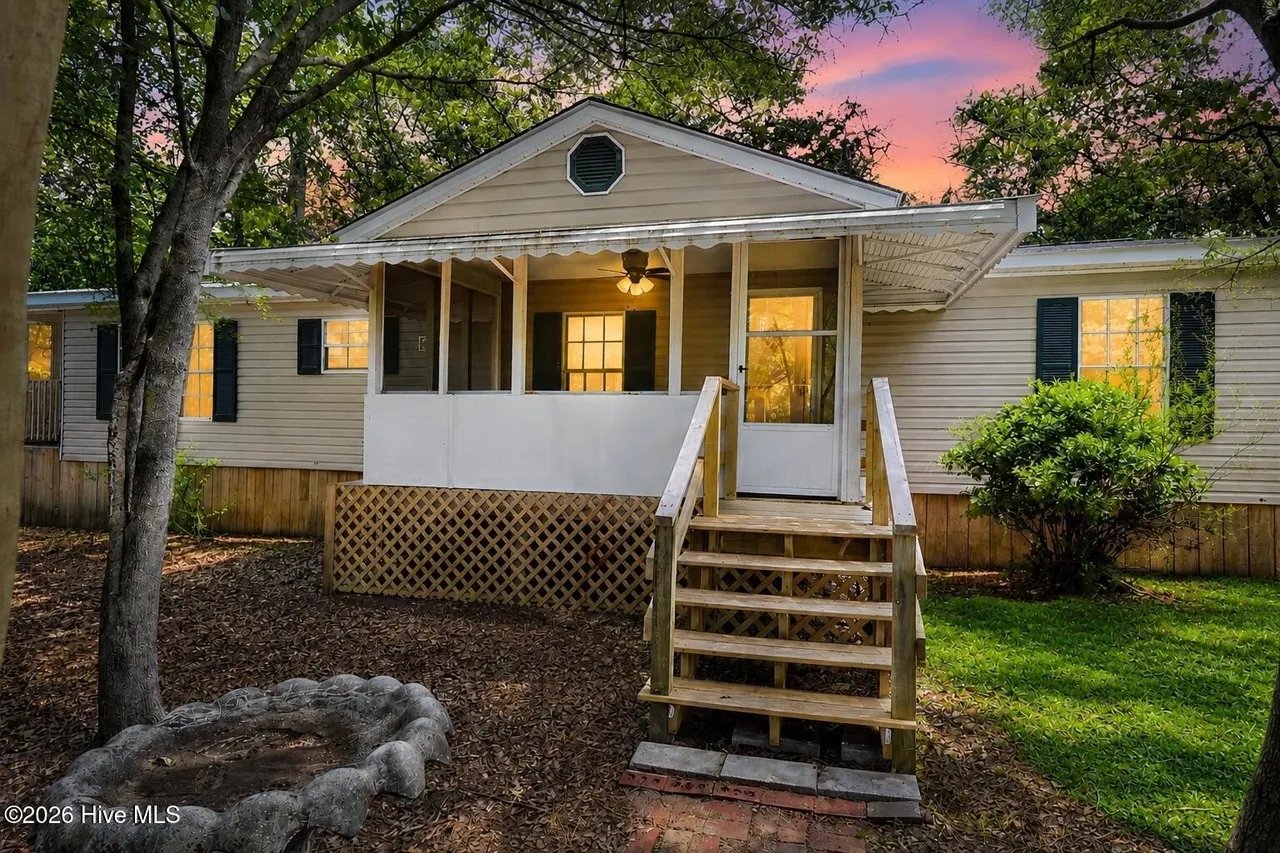New Bern House: 150 Jr Rd