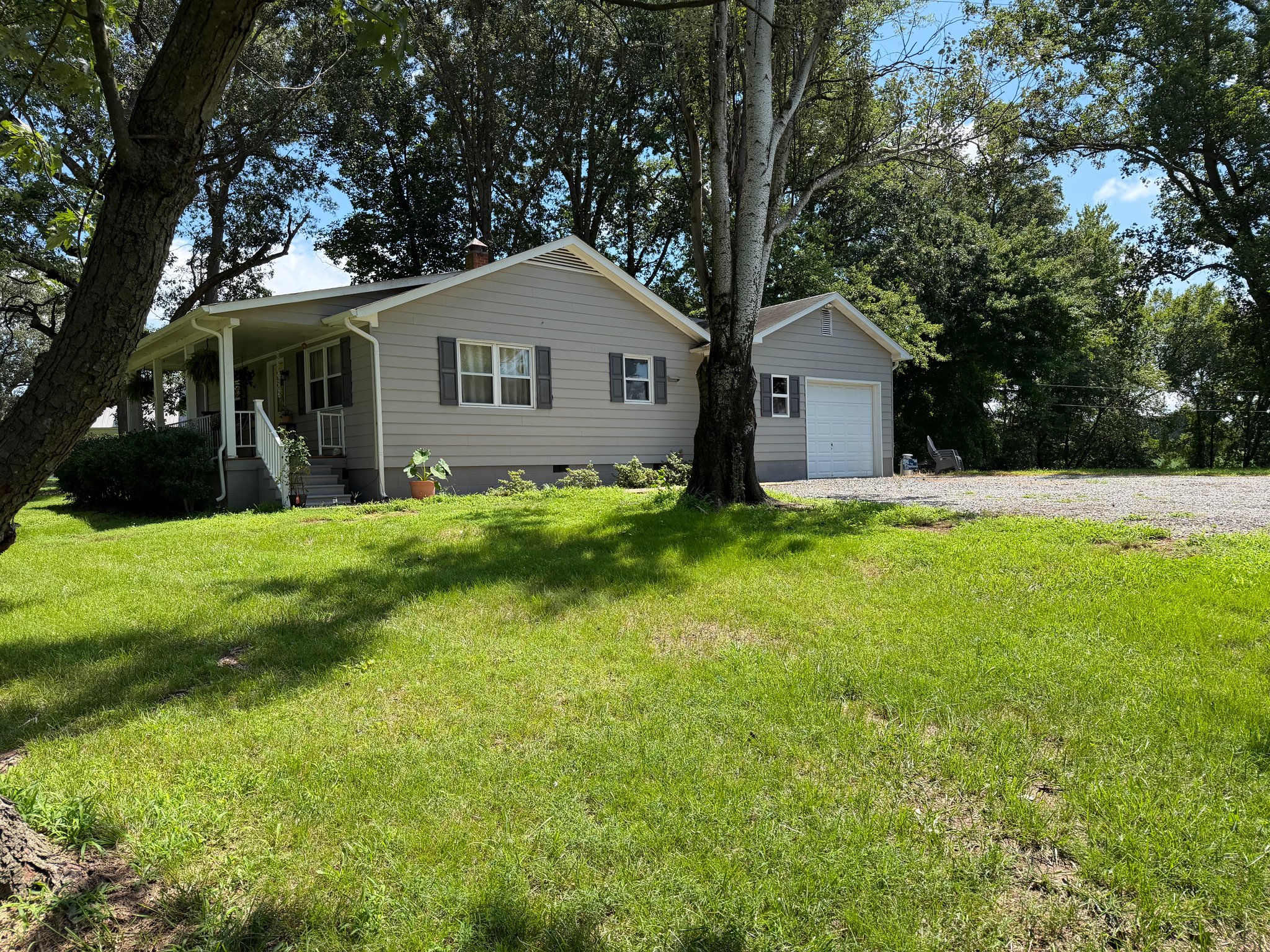 Amelia Court House House: 18201 Genito Rd