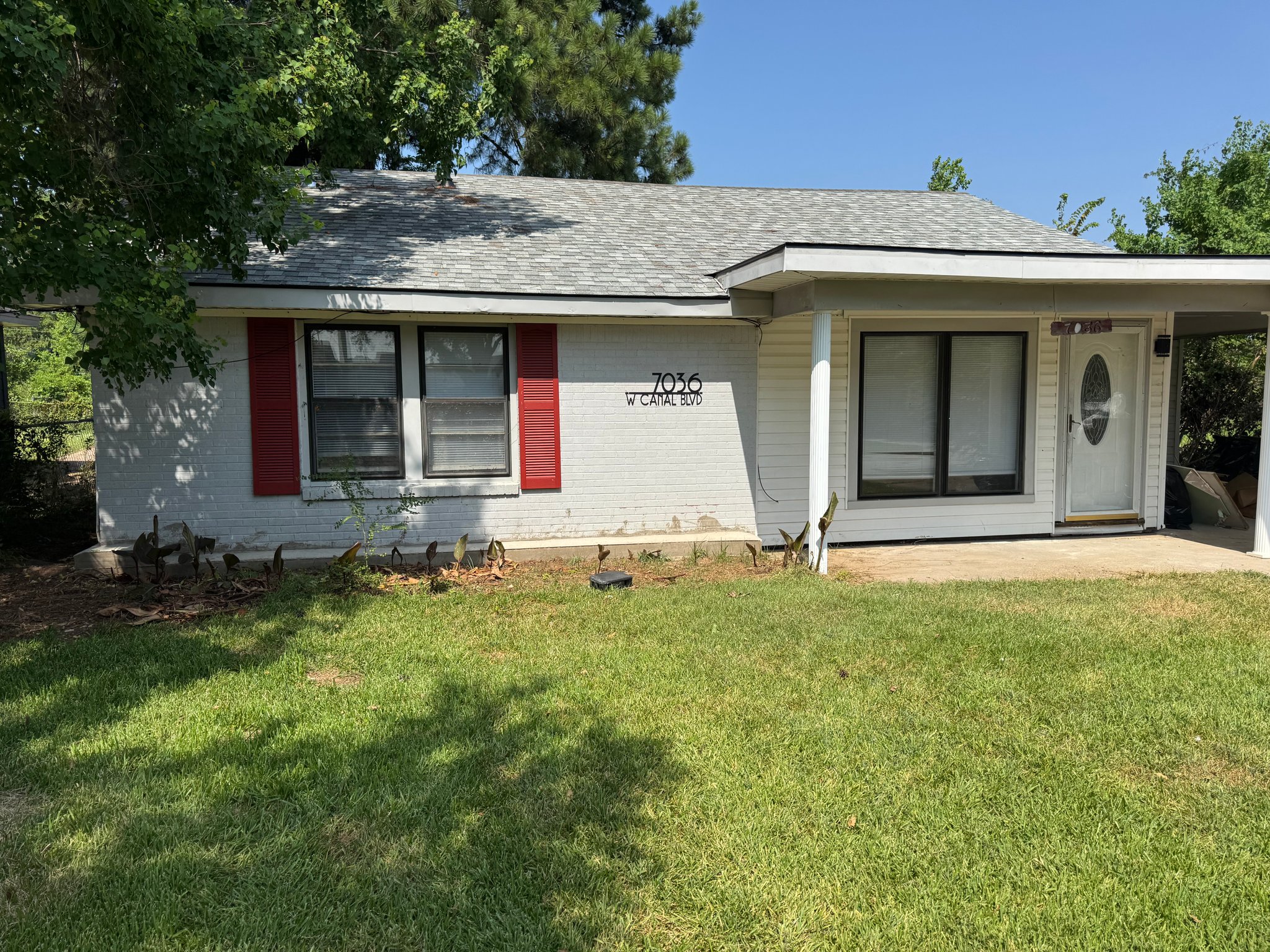 Shreveport House: 7036 West Canal St