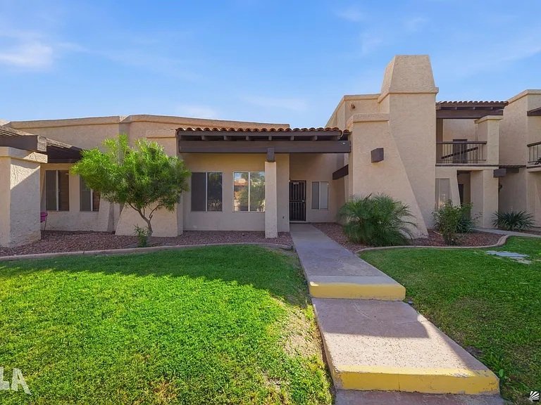Yuma Townhome: 2240 S Elks Ln