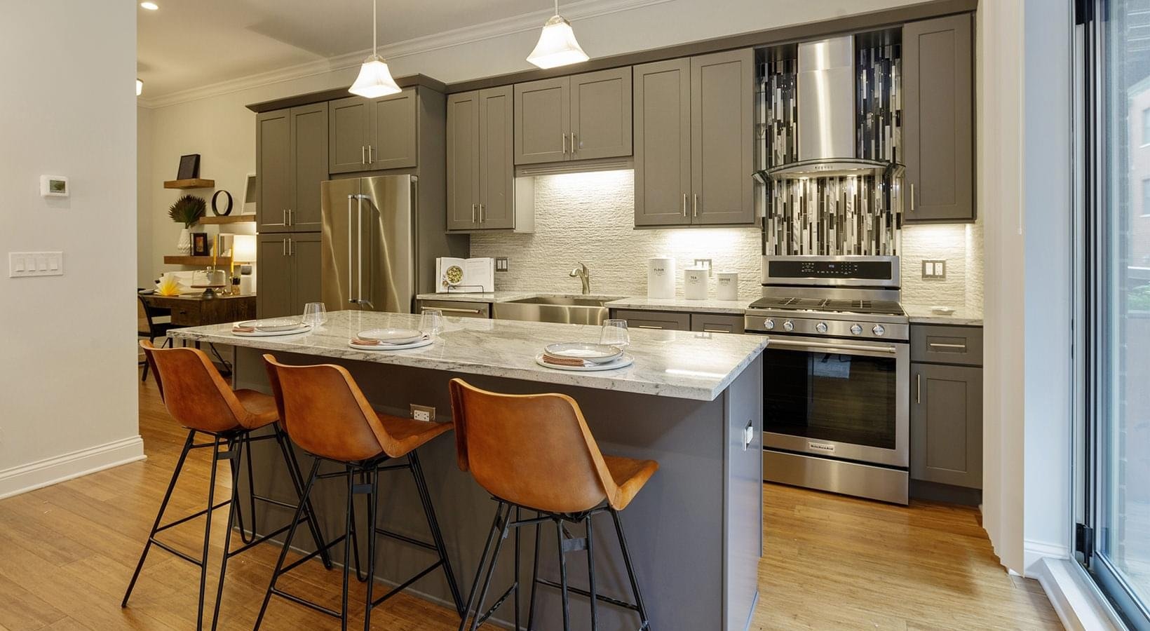 Chicago Condo: 15 S Aberdeen St