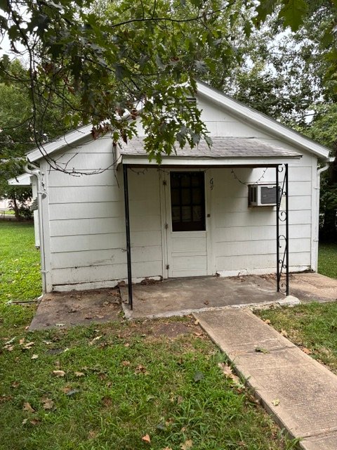 Belton House: 611 Oak St
