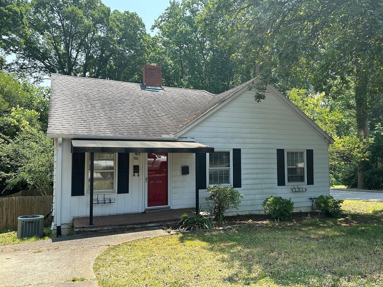 Raleigh House: 800 Dixie Trl