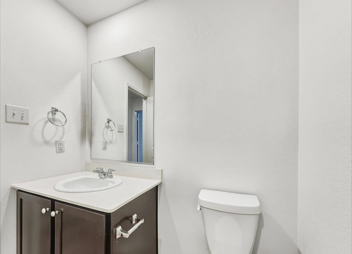 Dallas House: 10543 Sewell Cir