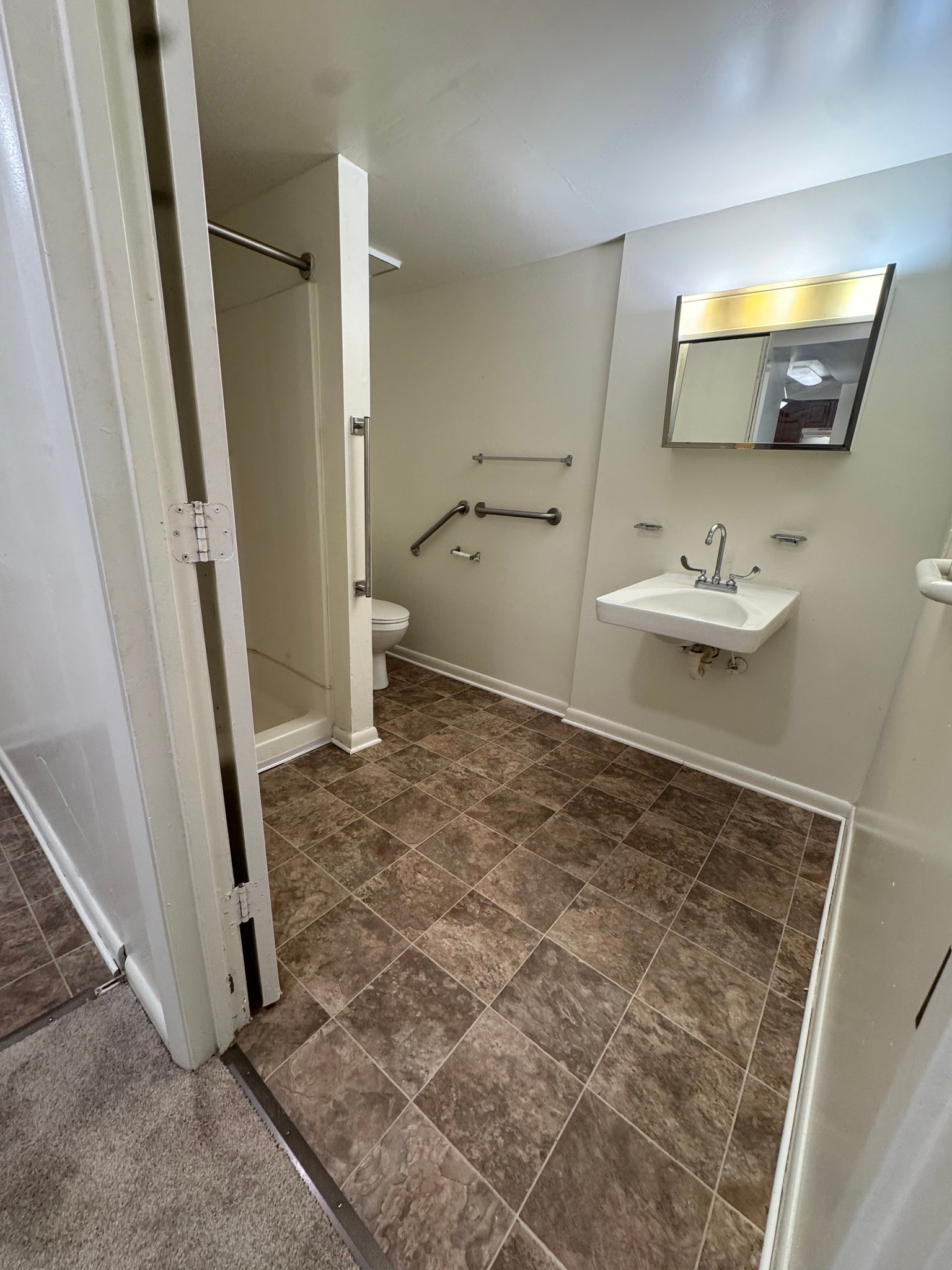 Lynchburg Apartment: 600 Reusens Rd