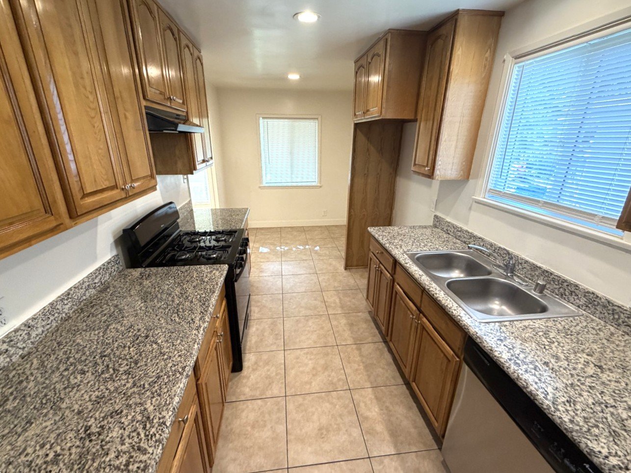 San Bernardino House: 3552 N Alameda Ave