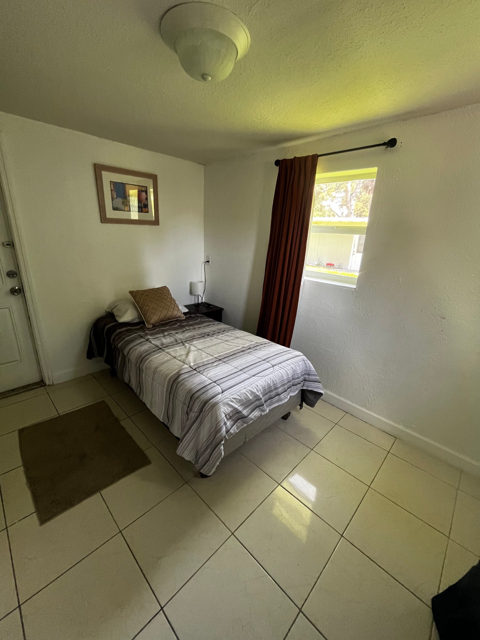 Daytona Beach Single Room: 435 Dorothy Ave