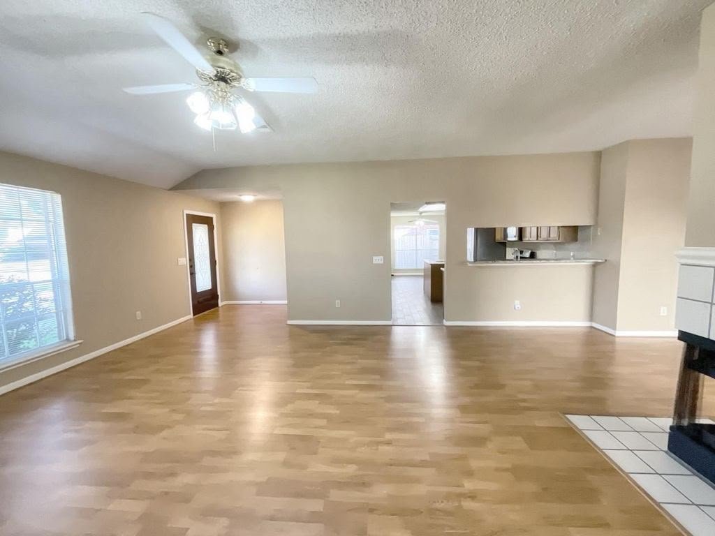 Houston House: 18083 Holly Forest Dr