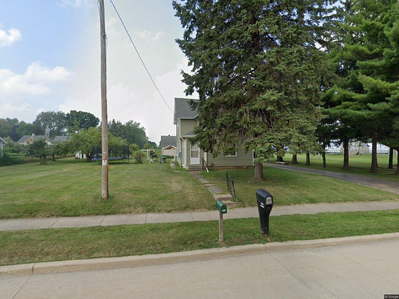 Ripon House: 230 N Douglas St