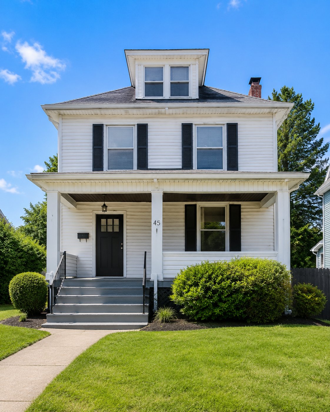 New Castle House: 305 E Leasure Ave