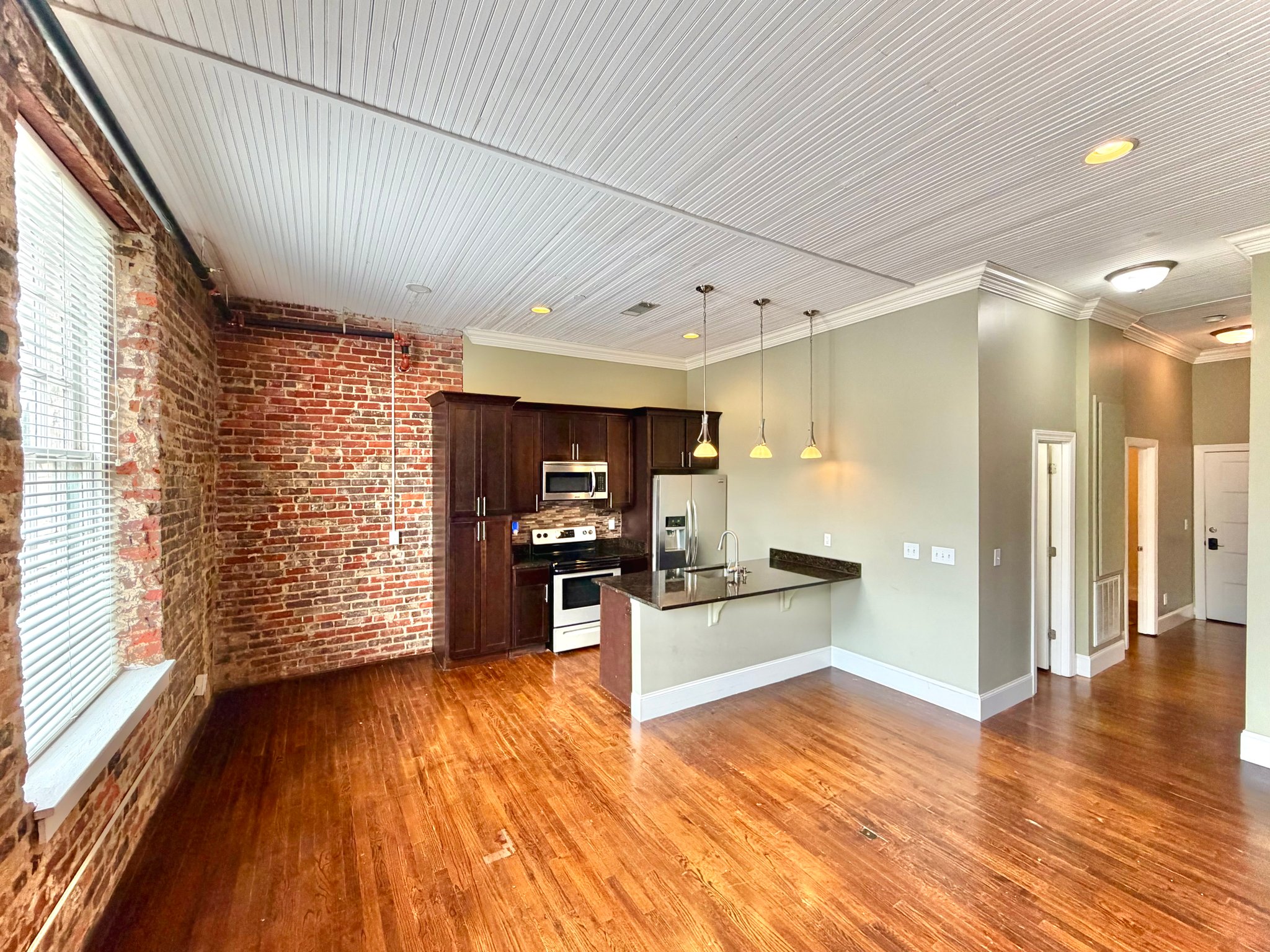 Columbus House: 427 College St. #2