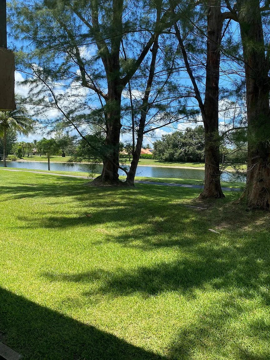 BOCA RATON Condo: 21900 LAKE FOREST CIR