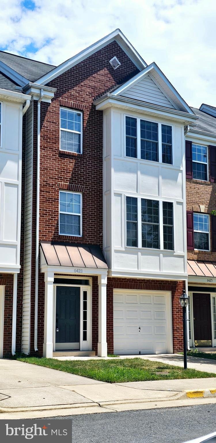 Alexanderia Townhome: 6423 Nice place