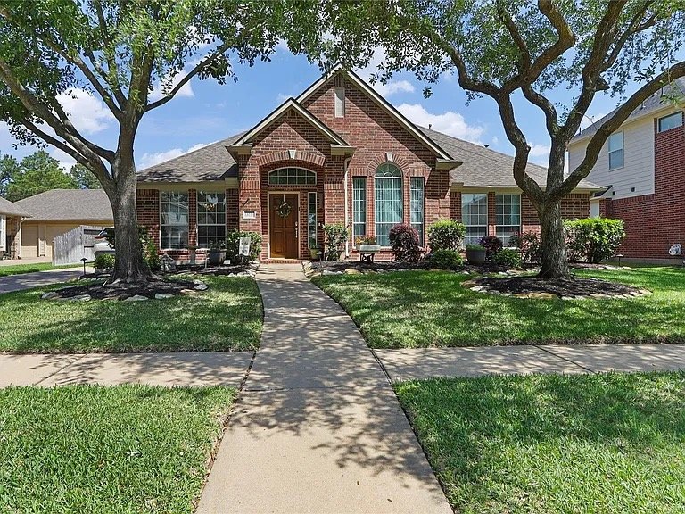 Houston House: 15714 Spring Trl