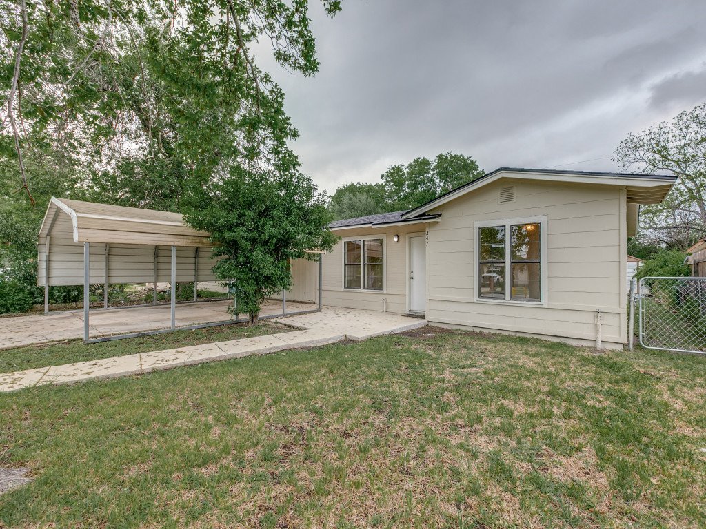 San Antonio House: 247 E amber