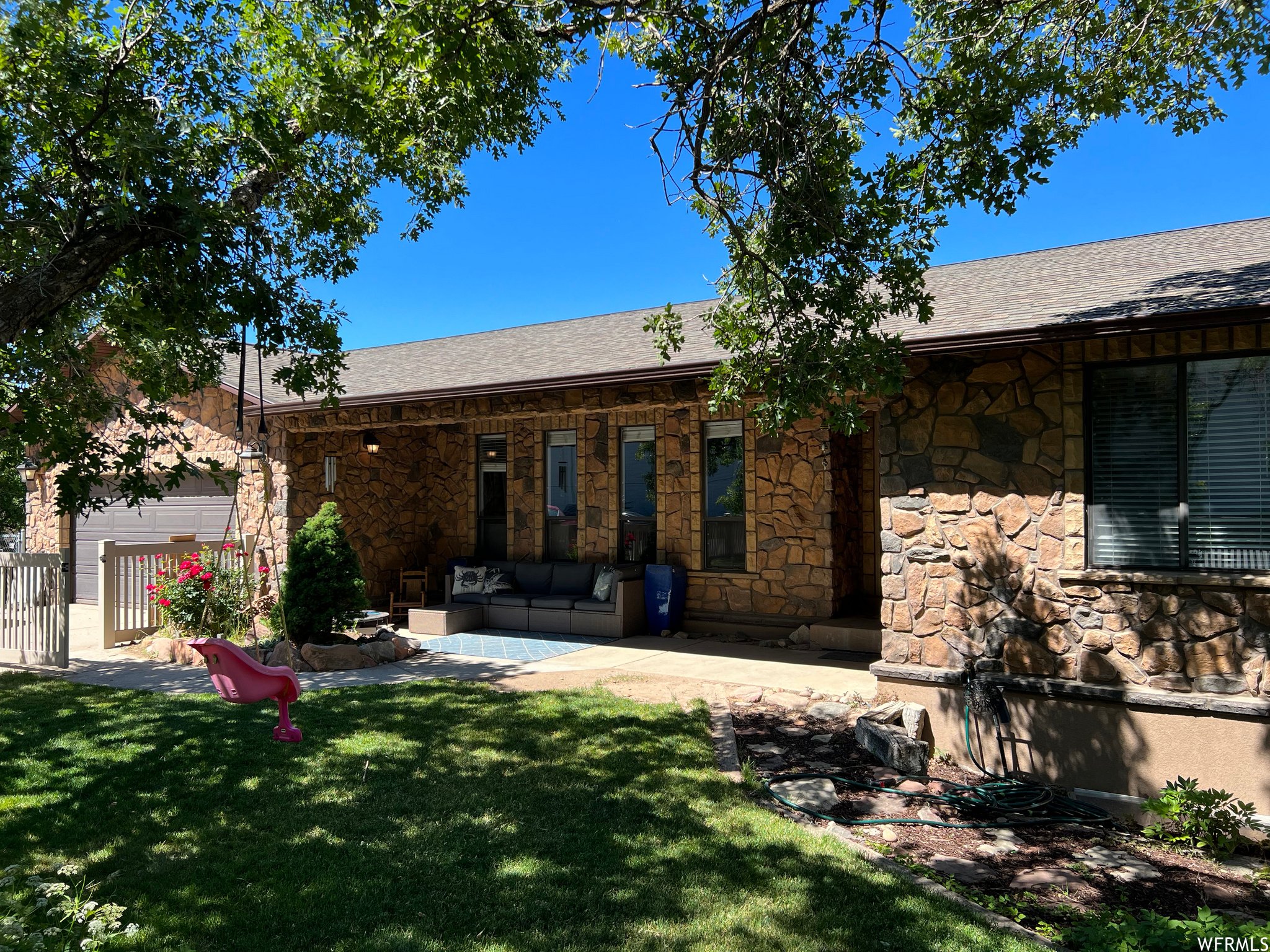 Layton House: 921 Woodridge Dr