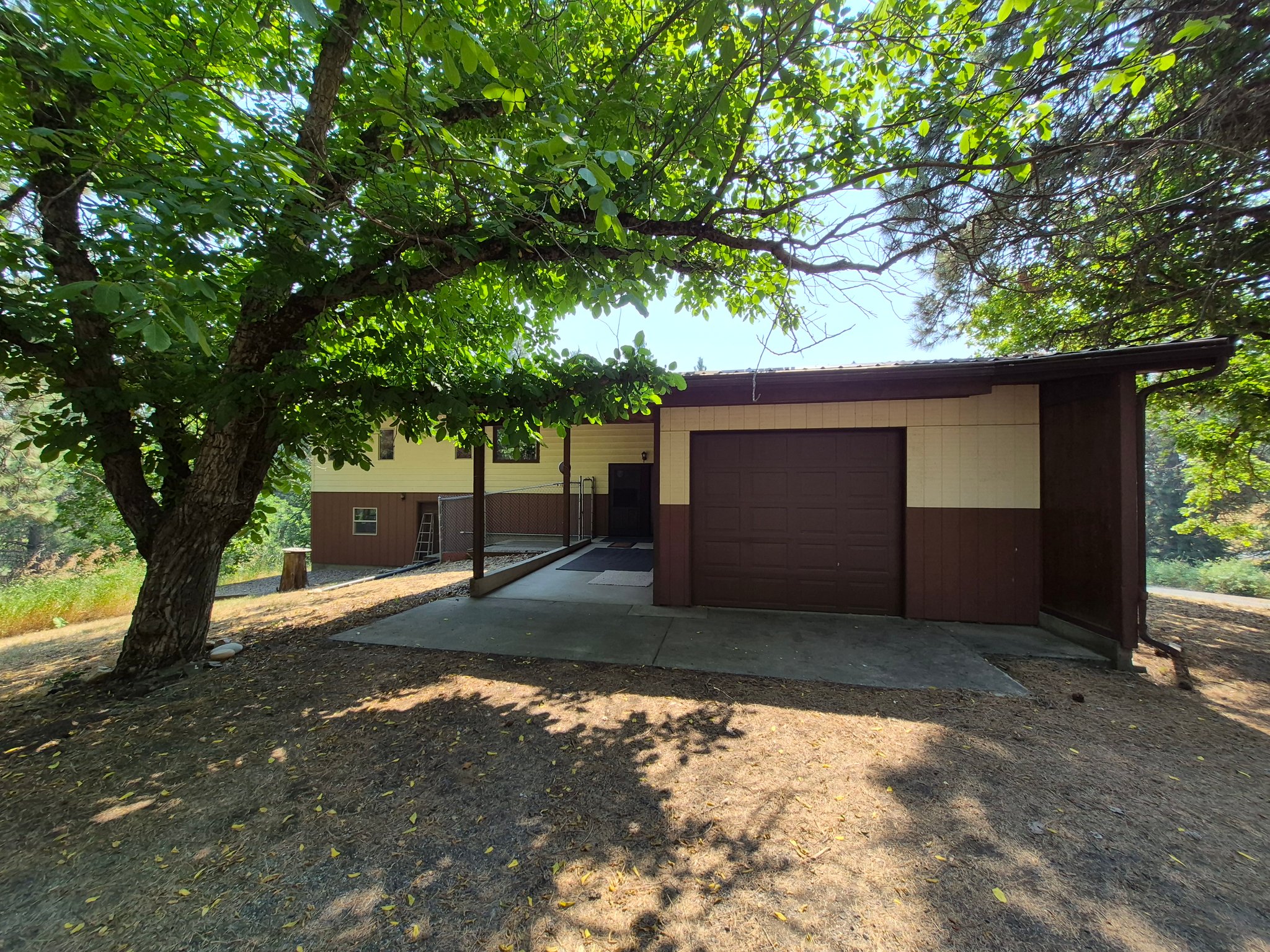 Moscow House: 1050 Britton Rd