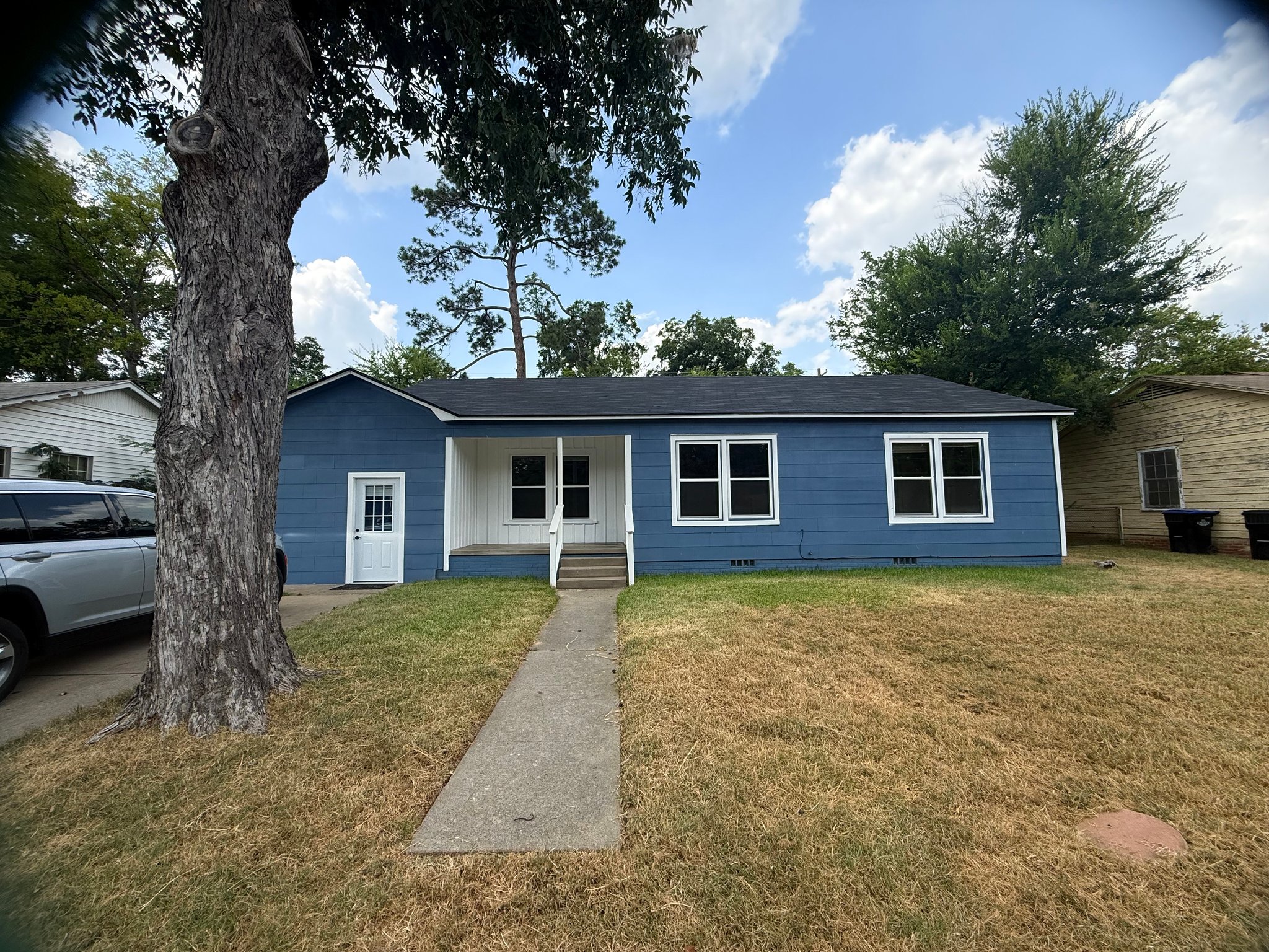 Longivew House: 431 Diane Dr