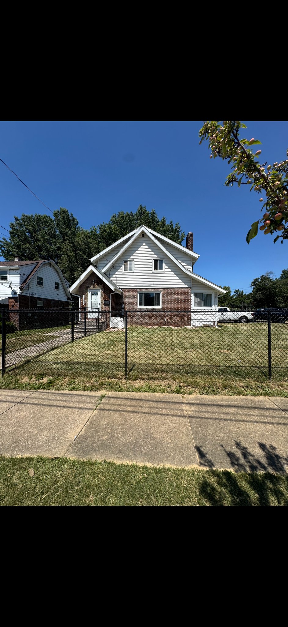 Akron House: 1376 Diagonal Rd