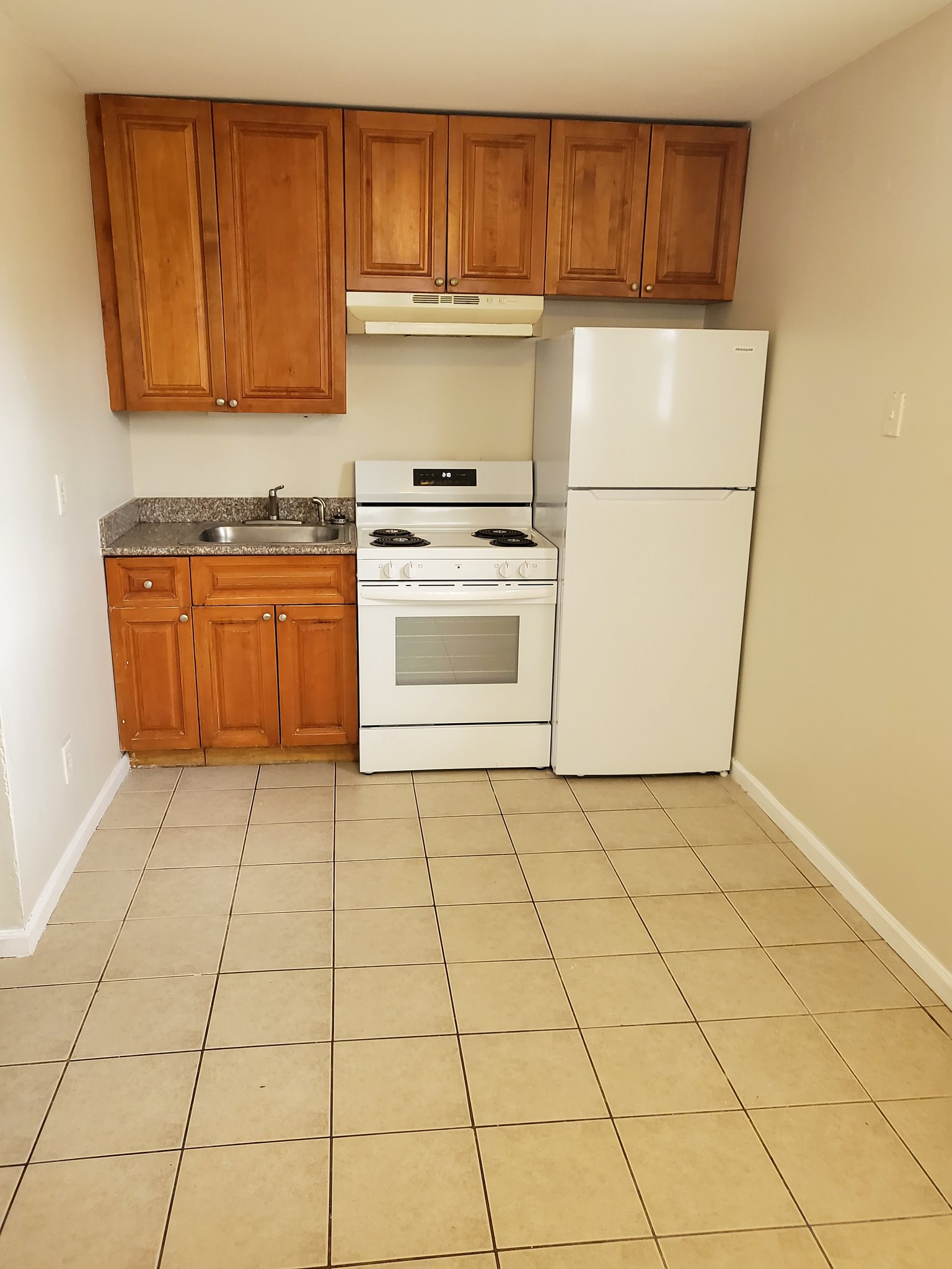 Aurora Apartment: 371 W. Old Indian Trail Rd