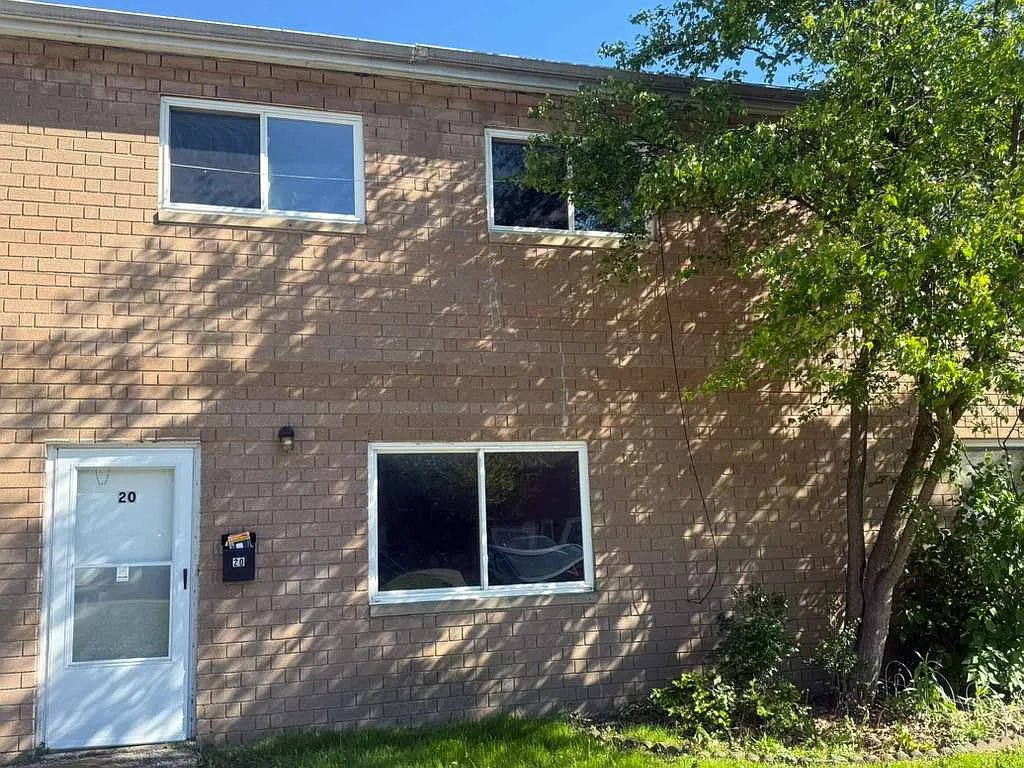 Euclid Condo: 797 Babbitt Rd, Euclid, OH 44123