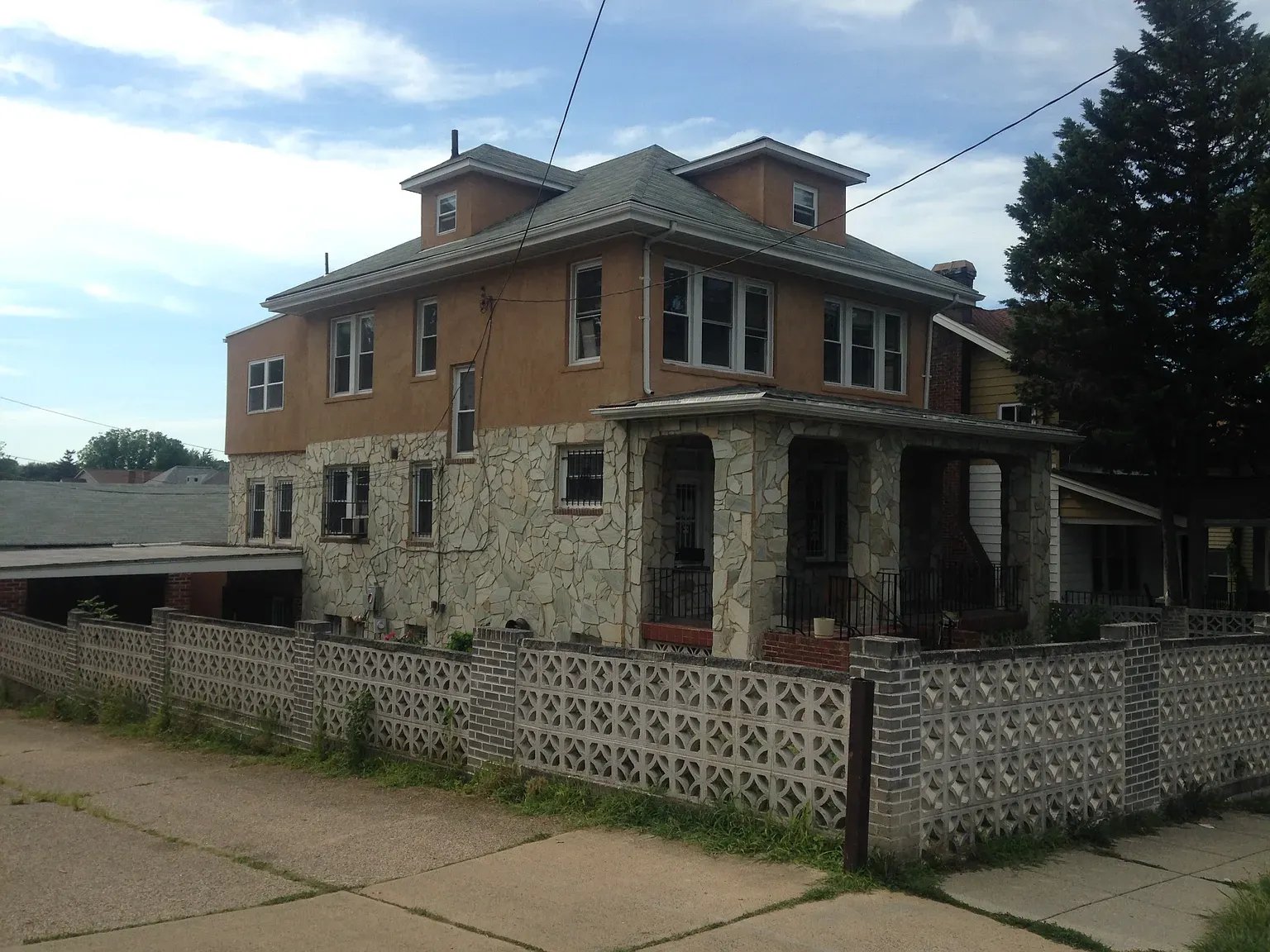 Washington Condo: 3204 22nd Street NE