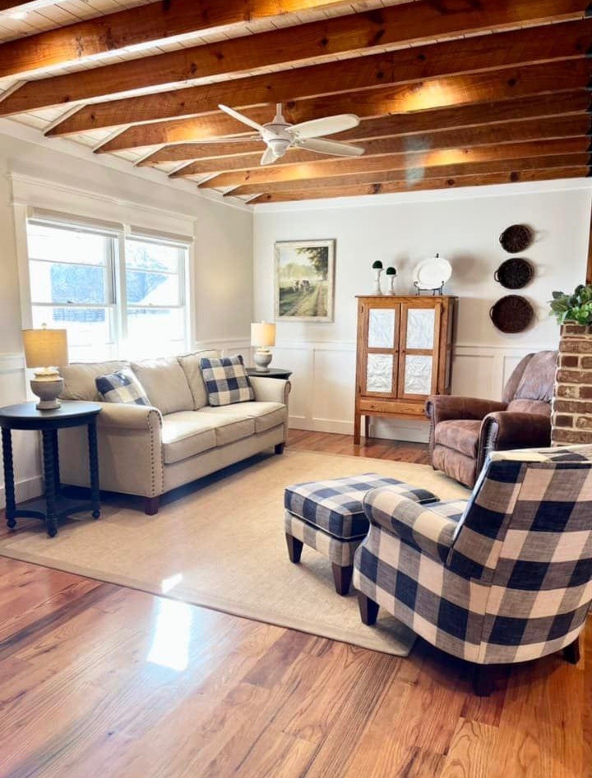 White Plains House: 1260 Main St E