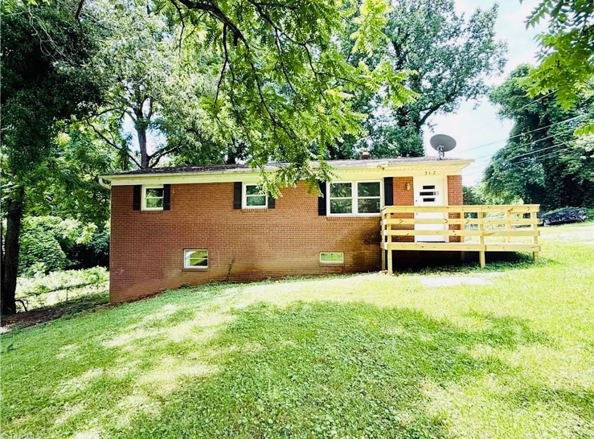 High Point House: 312 Hickory LN