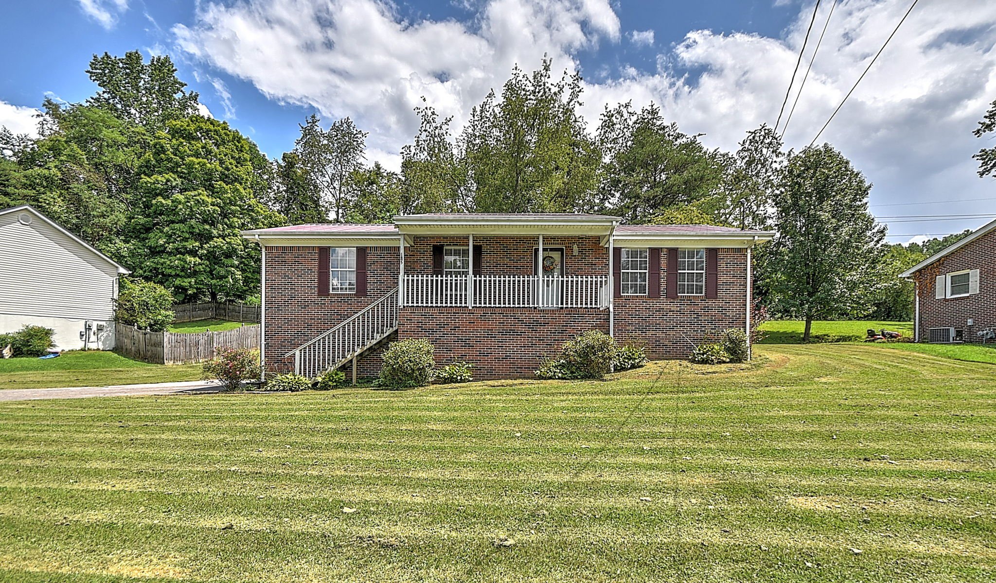 Bristol House: 185 Woodland Cir