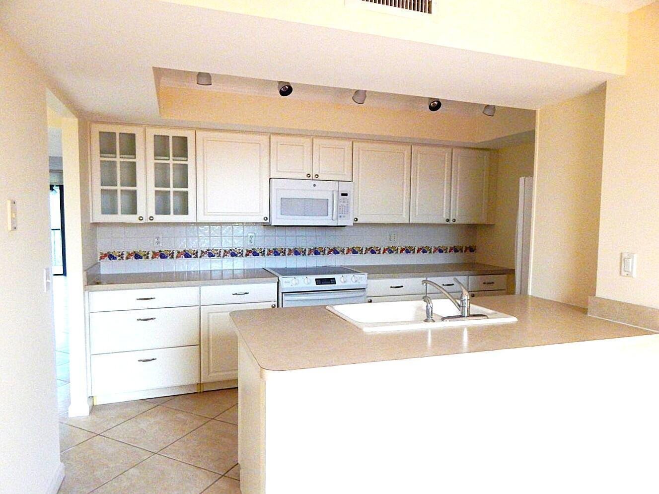 Palm Beach Gardens Condo: 5250 WOODLAND LAKES Drive 231