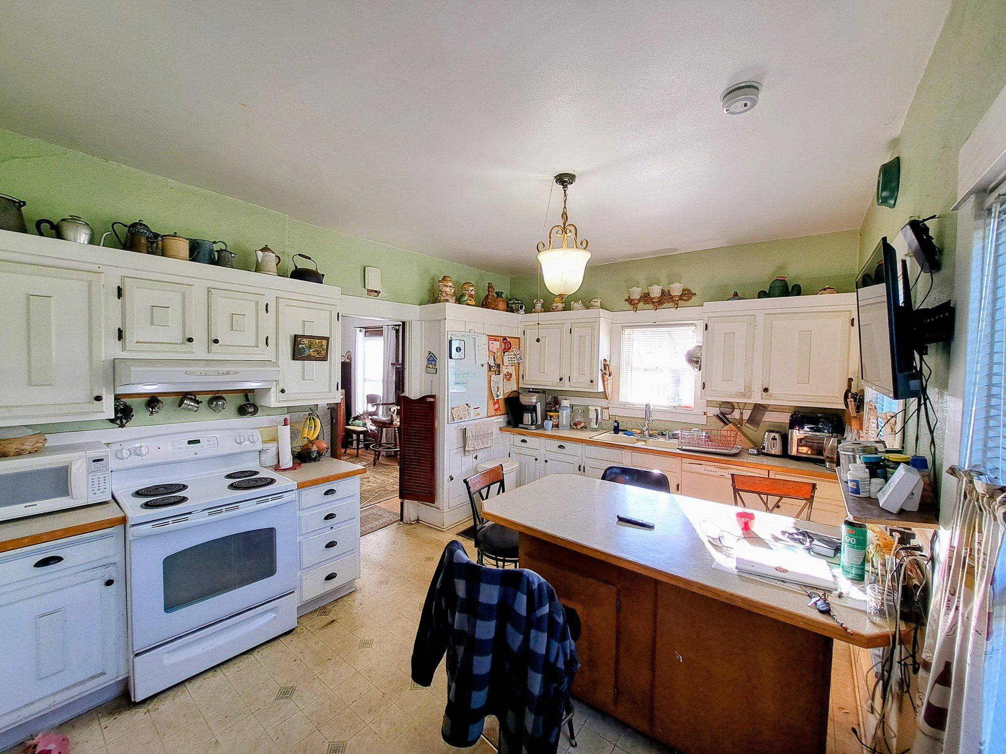 Vancouver Single Room: 2800 K St