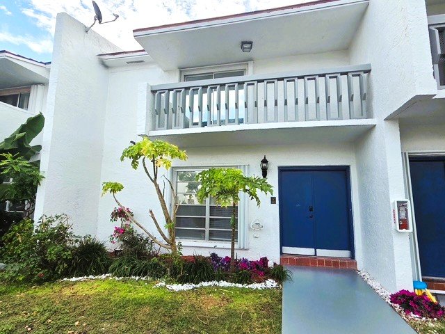 Palmetto Bay Townhome: 17160 SW 94 ave