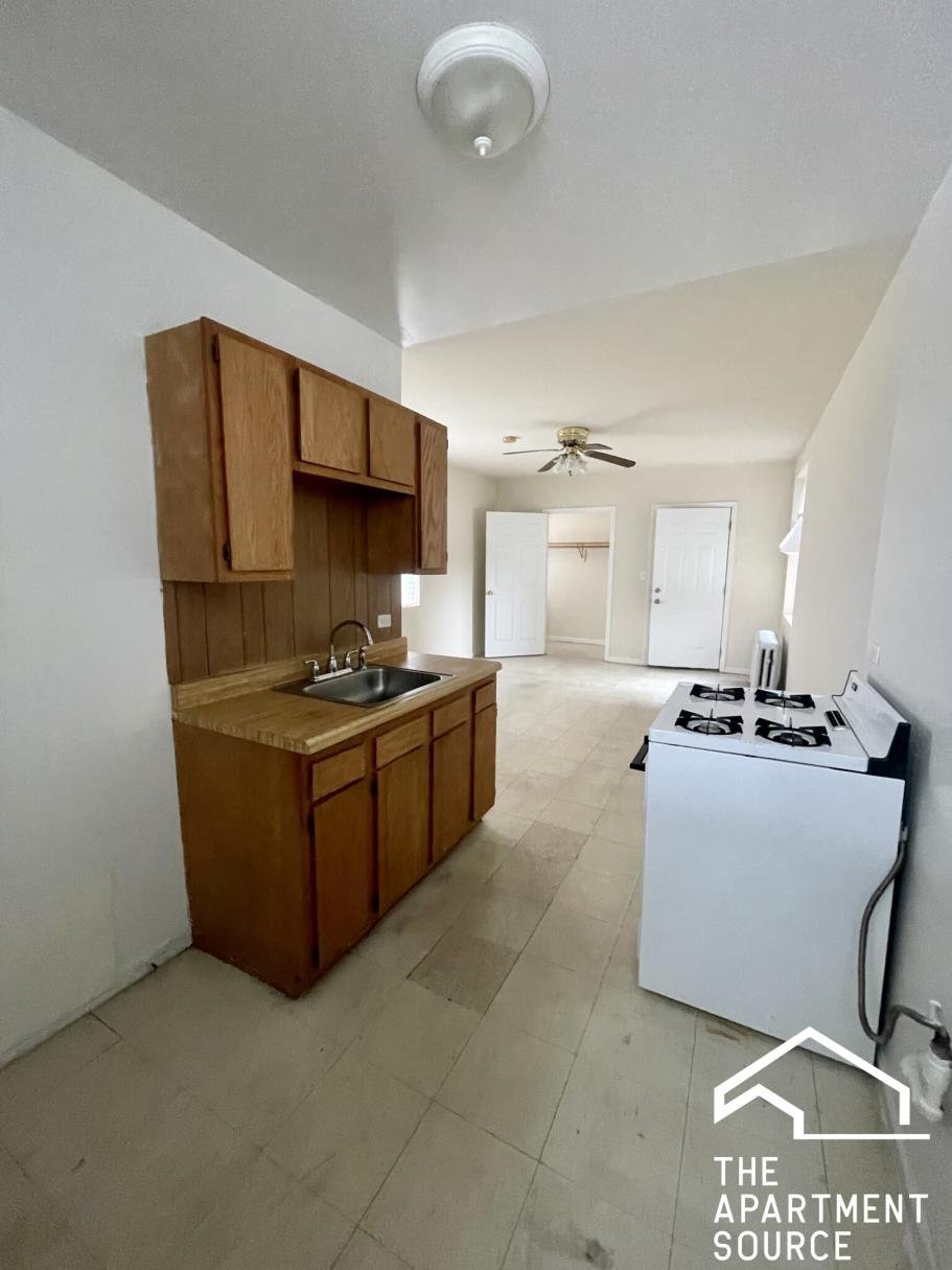 Cicero Apartment: 5011 West Cermak Road #19 Cicero, IL 60804