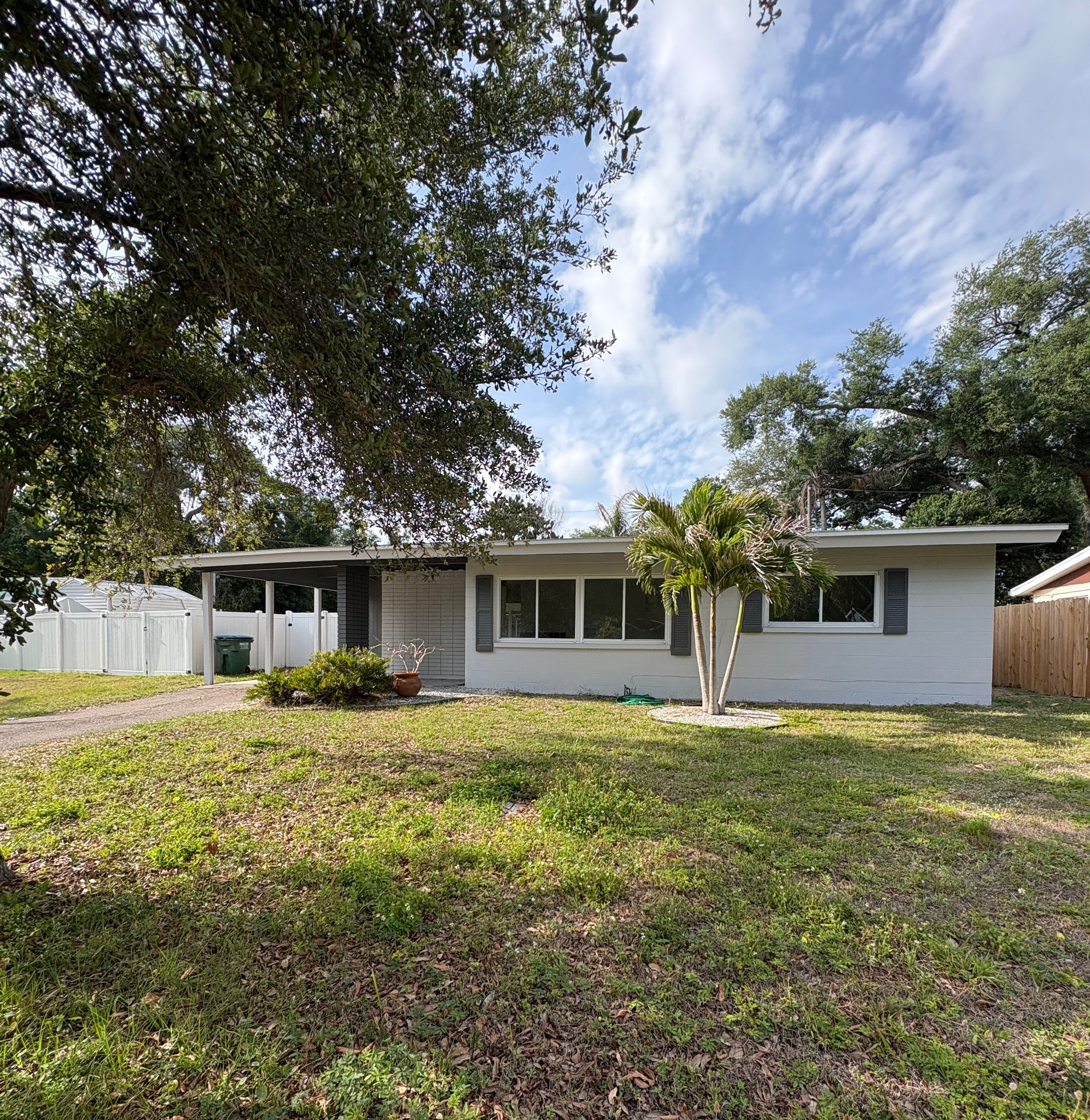 St.Petersburg House: 10543 51 Ter N.