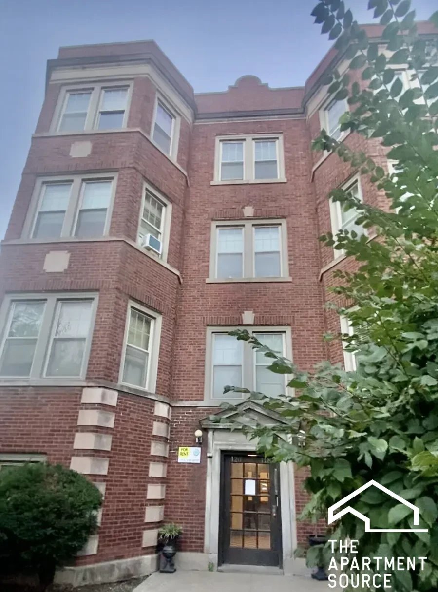 Oak Park Apartment: 120 South Austin Boulevard #1 Oak Park, IL 60304
