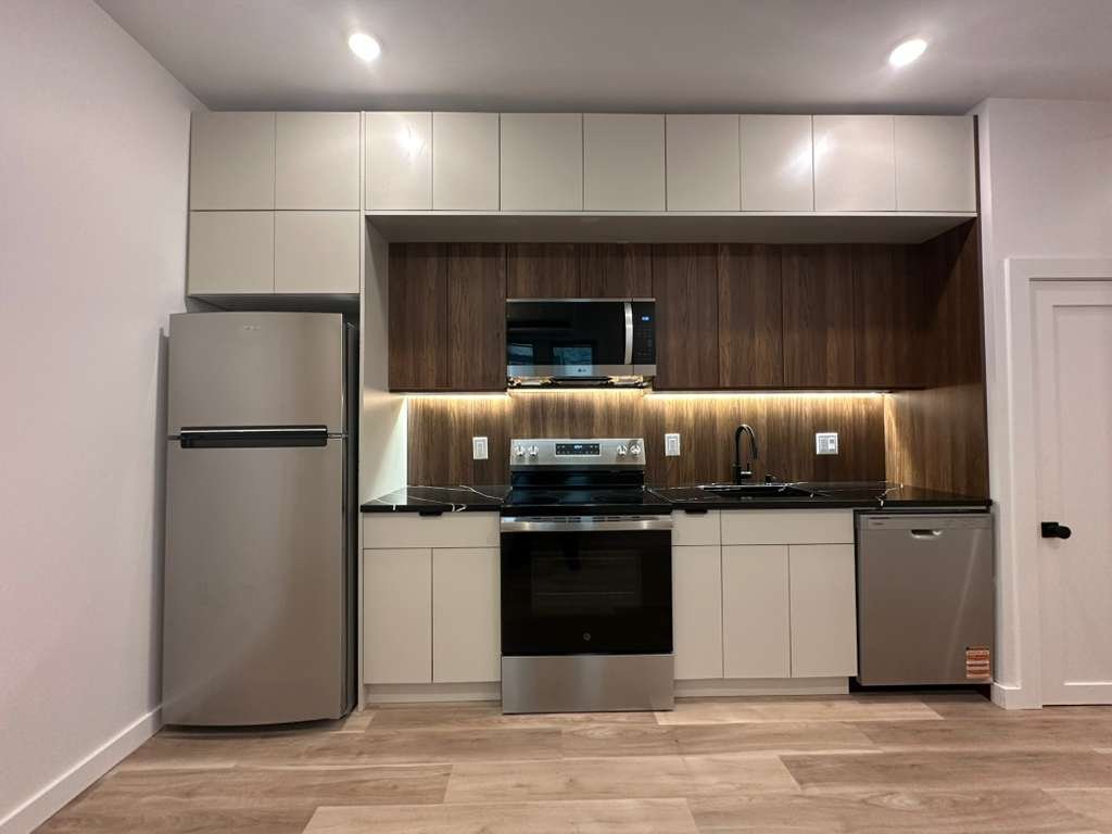 Philadelphia Apartment: 2130 Tasker St, Philadelphia, PA 19145