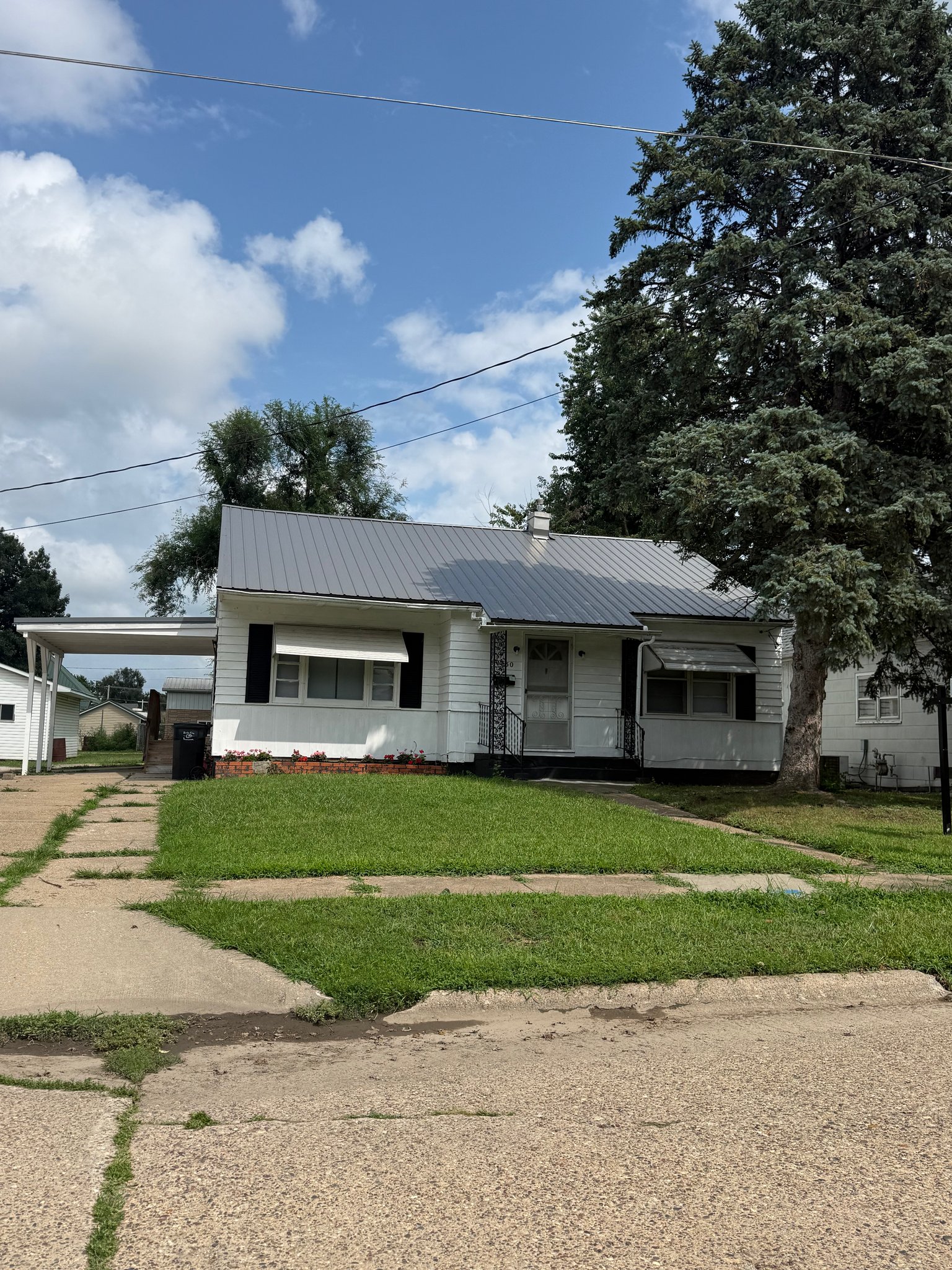 Ottumwa House: 430 S Webster