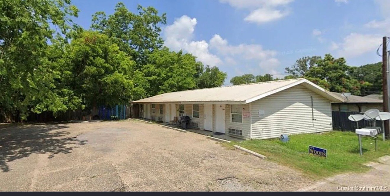 Welsh Apartment: 101 N Sarah St