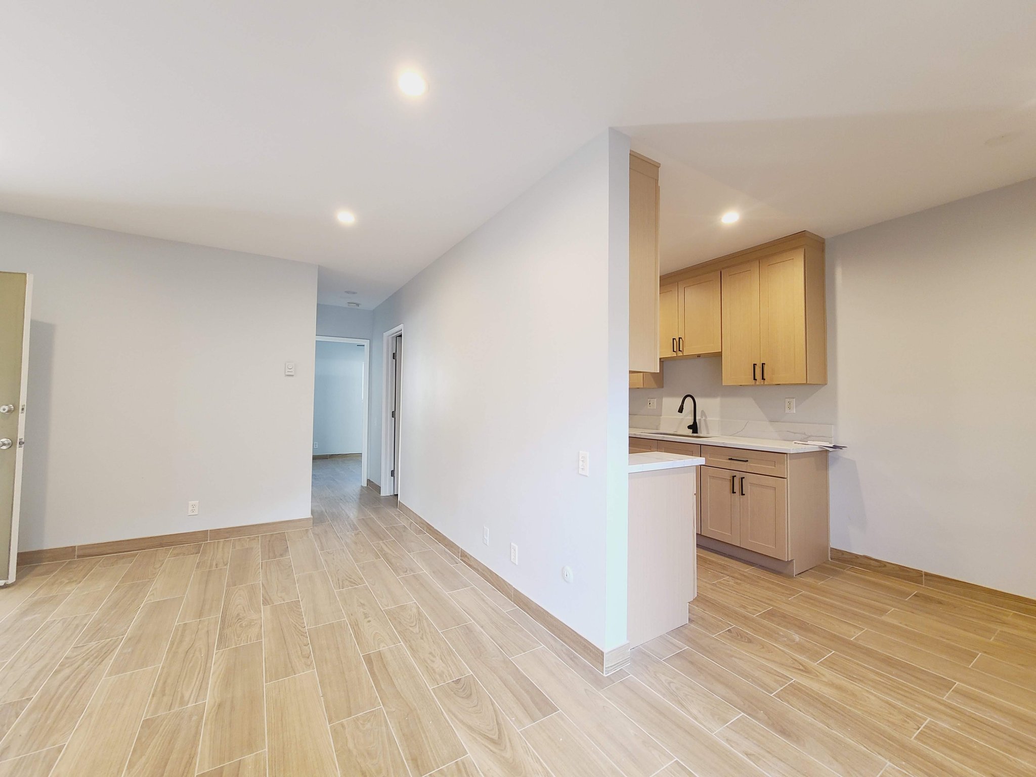 Van Nuys Apartment: 14547 Saticoy St
