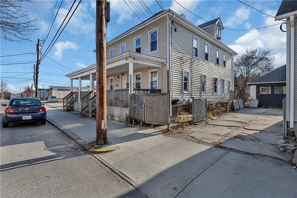 Central Falls Apartment: 68 Clay Street