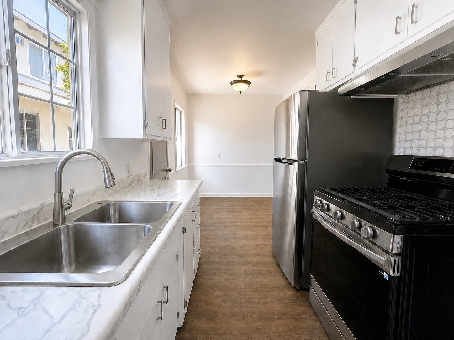 North Hills Apartment: 15241 Acre St