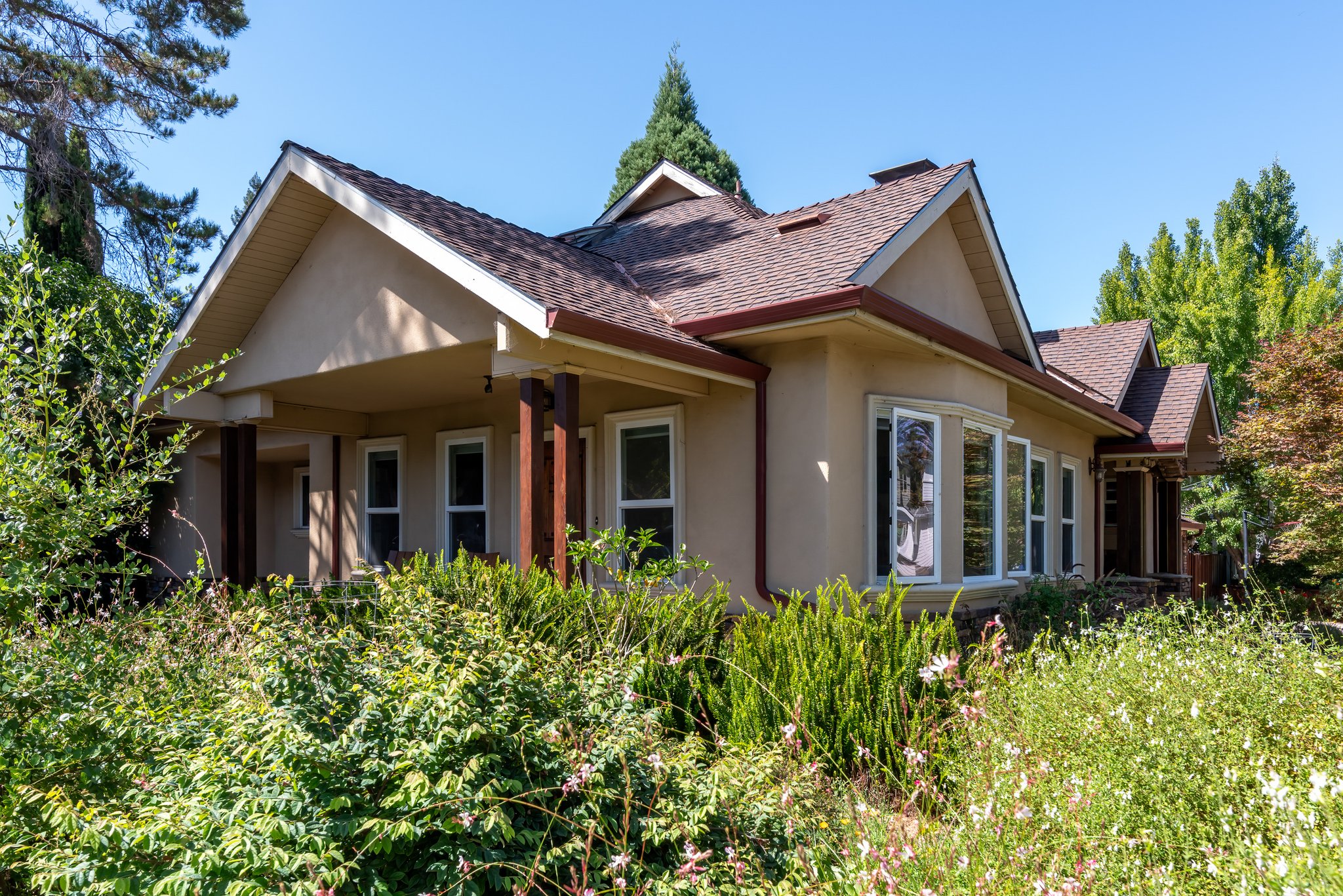 Mountain View House: 596 Pettis Avenue