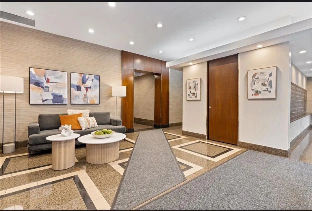 Chicago Condo: 30 E Huron St
