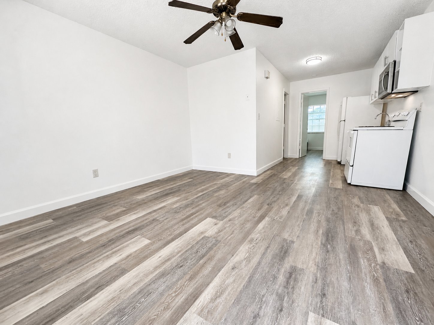 Sarasota House: 2385 Leon Ave