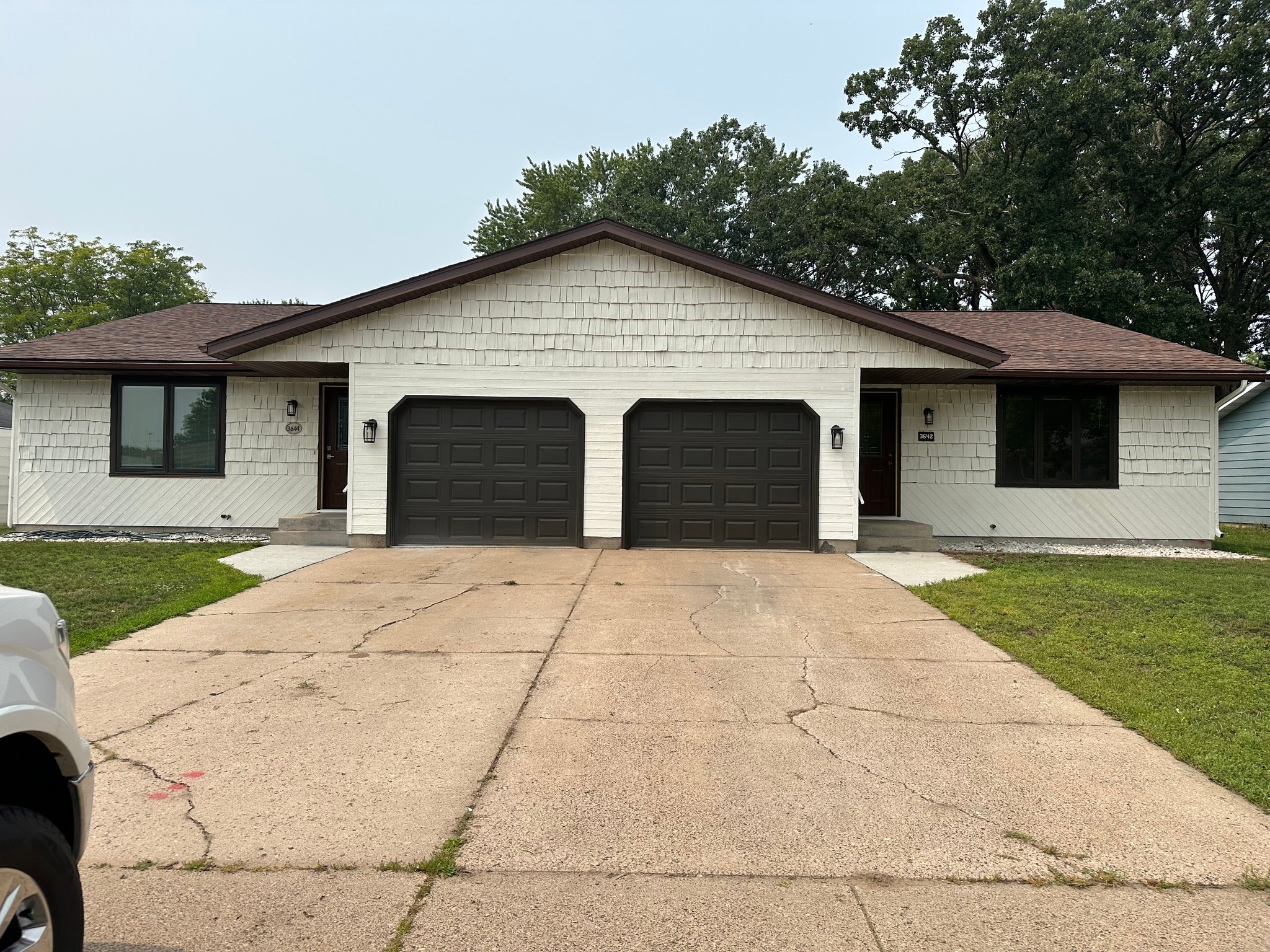 Eau Claire House: 3644 Livingston Ln